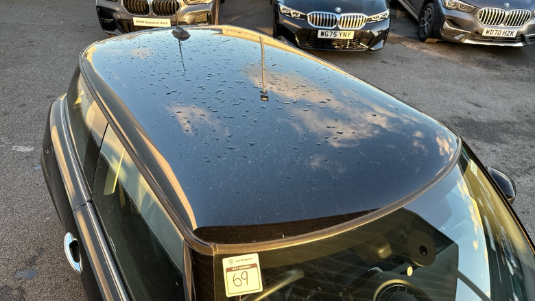 MINI Hatchback 1.5 Cooper Classic 3dr Auto [Comfort/Nav Pack] Petrol Hatchback